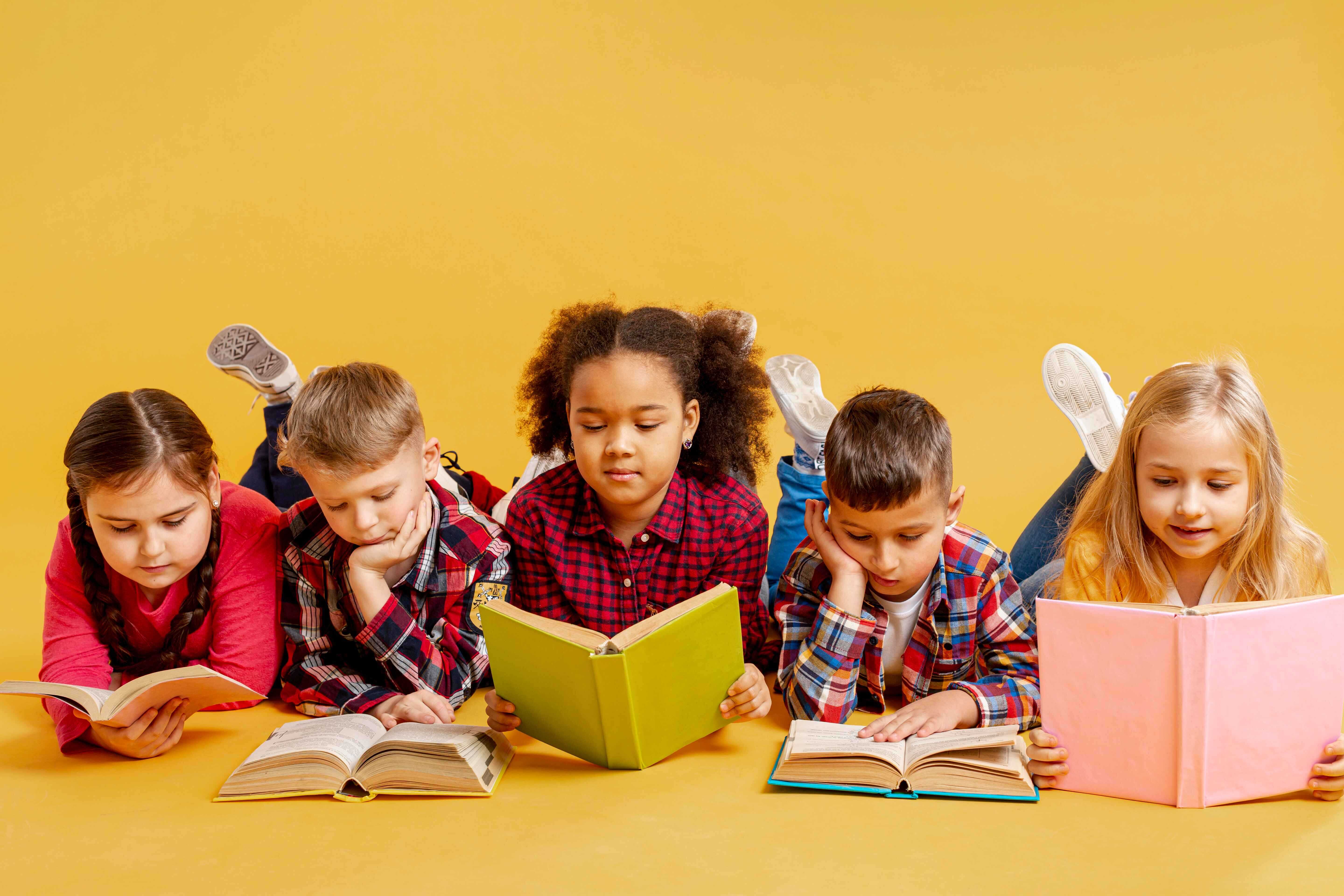 Mau Cetak Anak Cerdas? Yuk, Kenalkan Perpustakaan ke si Kecil